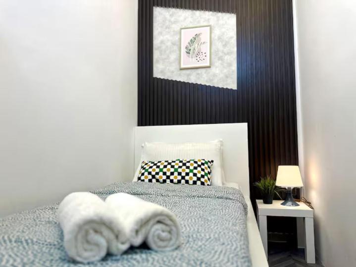 Rest Partition In Tecom Near Metro Homestay Dubai