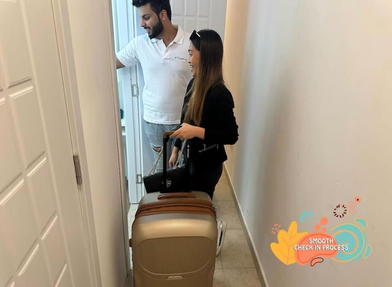 Rest Partition In Tecom Near Metro Homestay Dubai